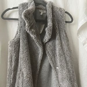 Maurices fuzzy fleece vest with pockets